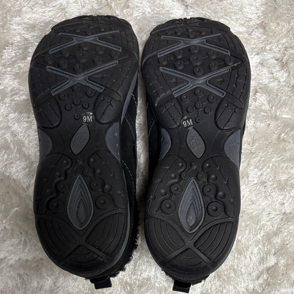 Easy Spirit Fleece-Lined Black Ankle Boots Women’s size 9 -comfortable and cute - Picture 3 of 4